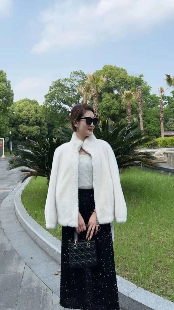 拉链新款皮绒一体妈妈装短款拉链休闲气质百搭保暖款