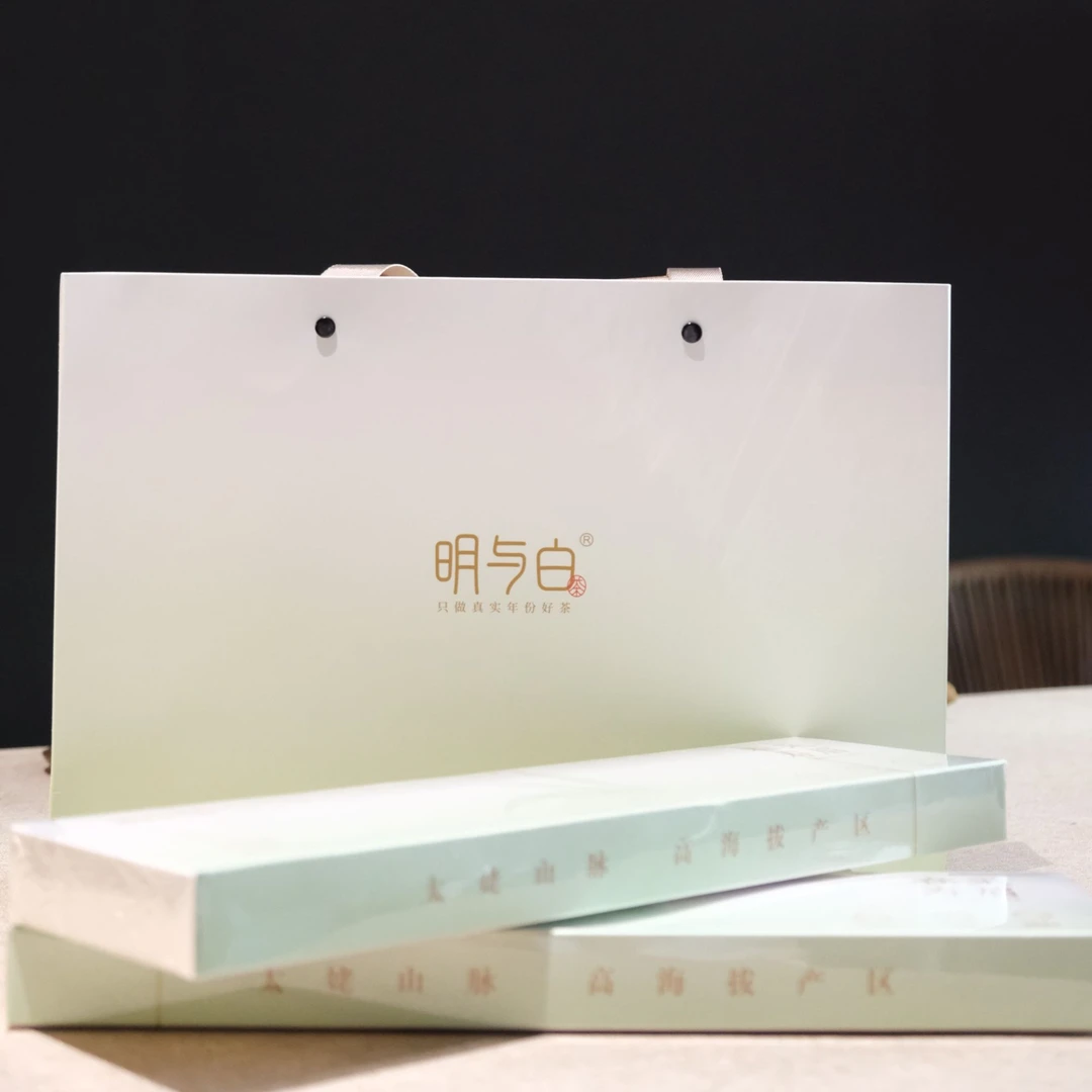明与白饼干寿眉2021年四年陈随身小方块老白茶高山白茶枣香甘甜