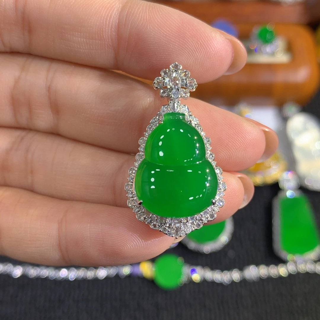 胖***柿翡翠18K金镶嵌颈饰8888888