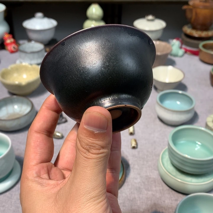 龙泉青瓷玄石釉压手杯