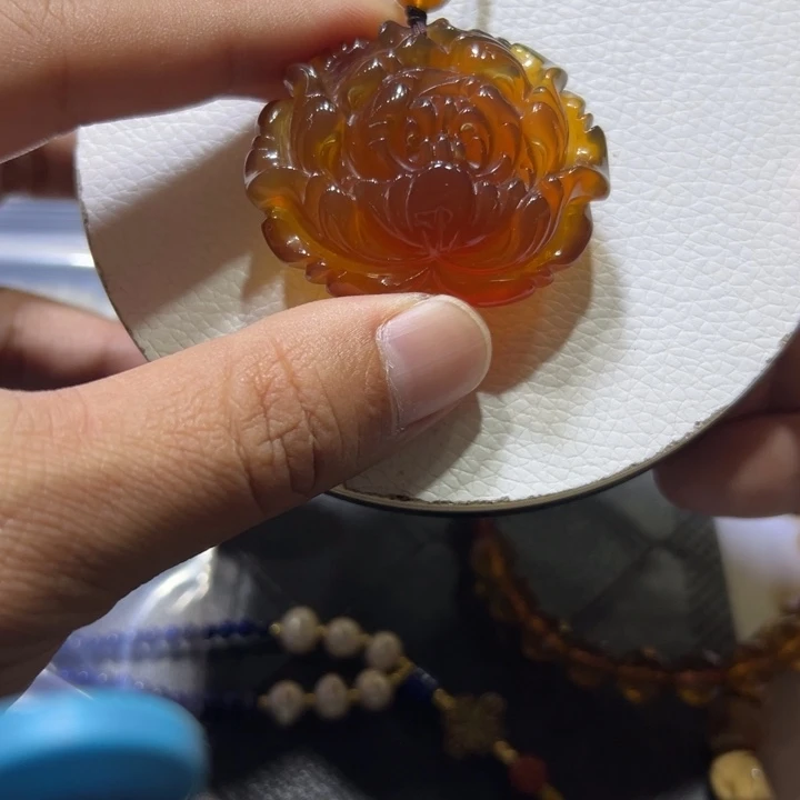 琥珀未镶嵌颈饰琥珀吊坠