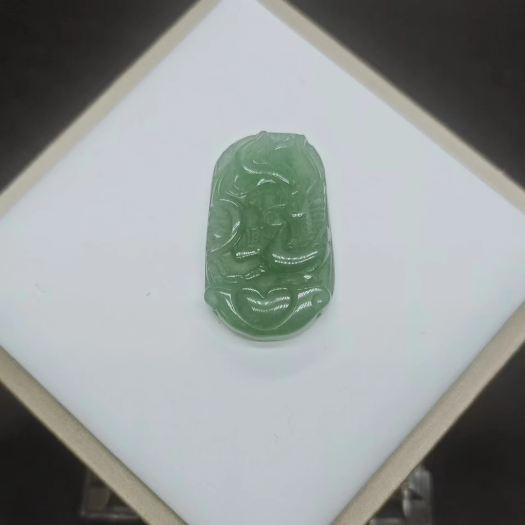 天然独龙玉满绿凤牌一枚！
