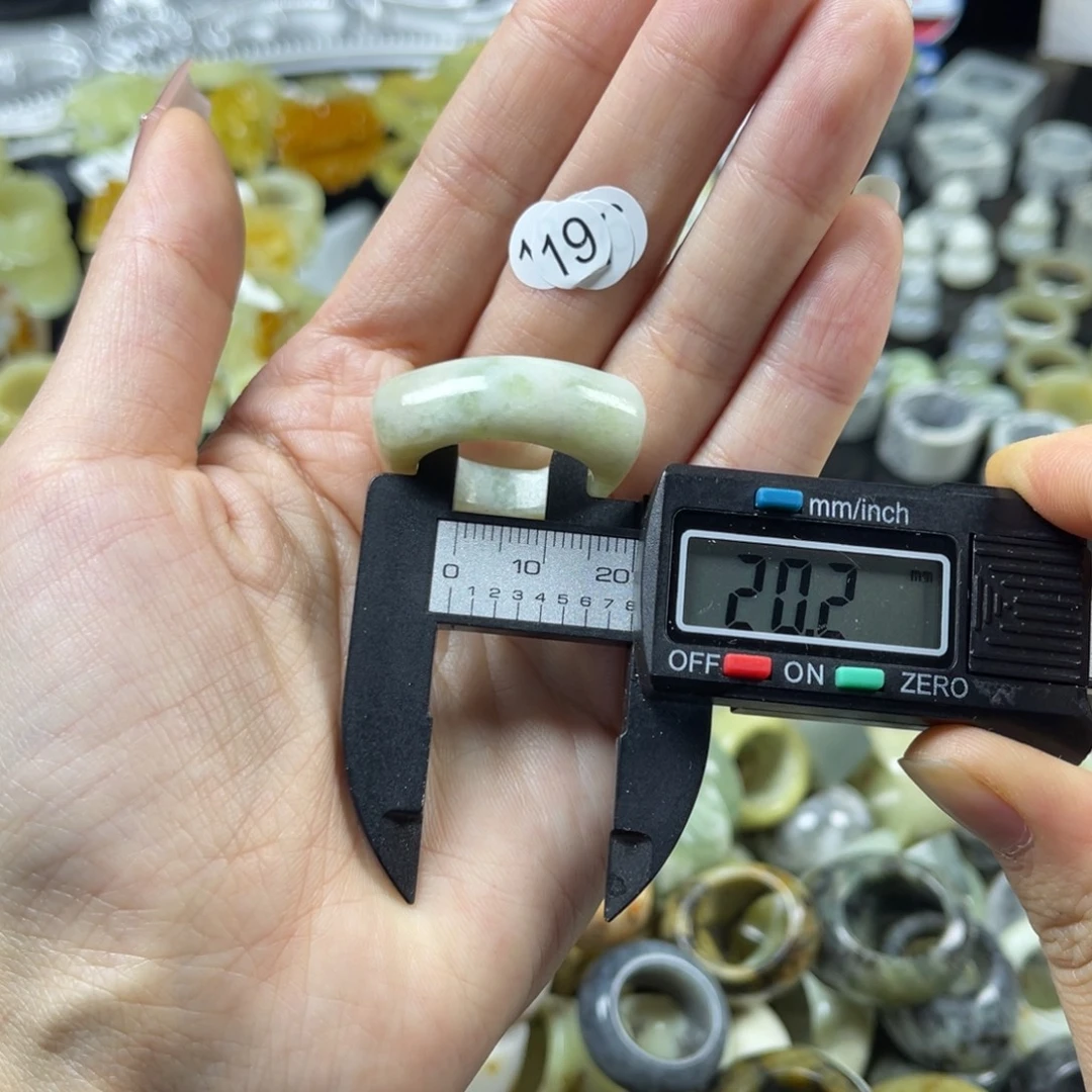 蛇纹石玉未镶嵌戒指