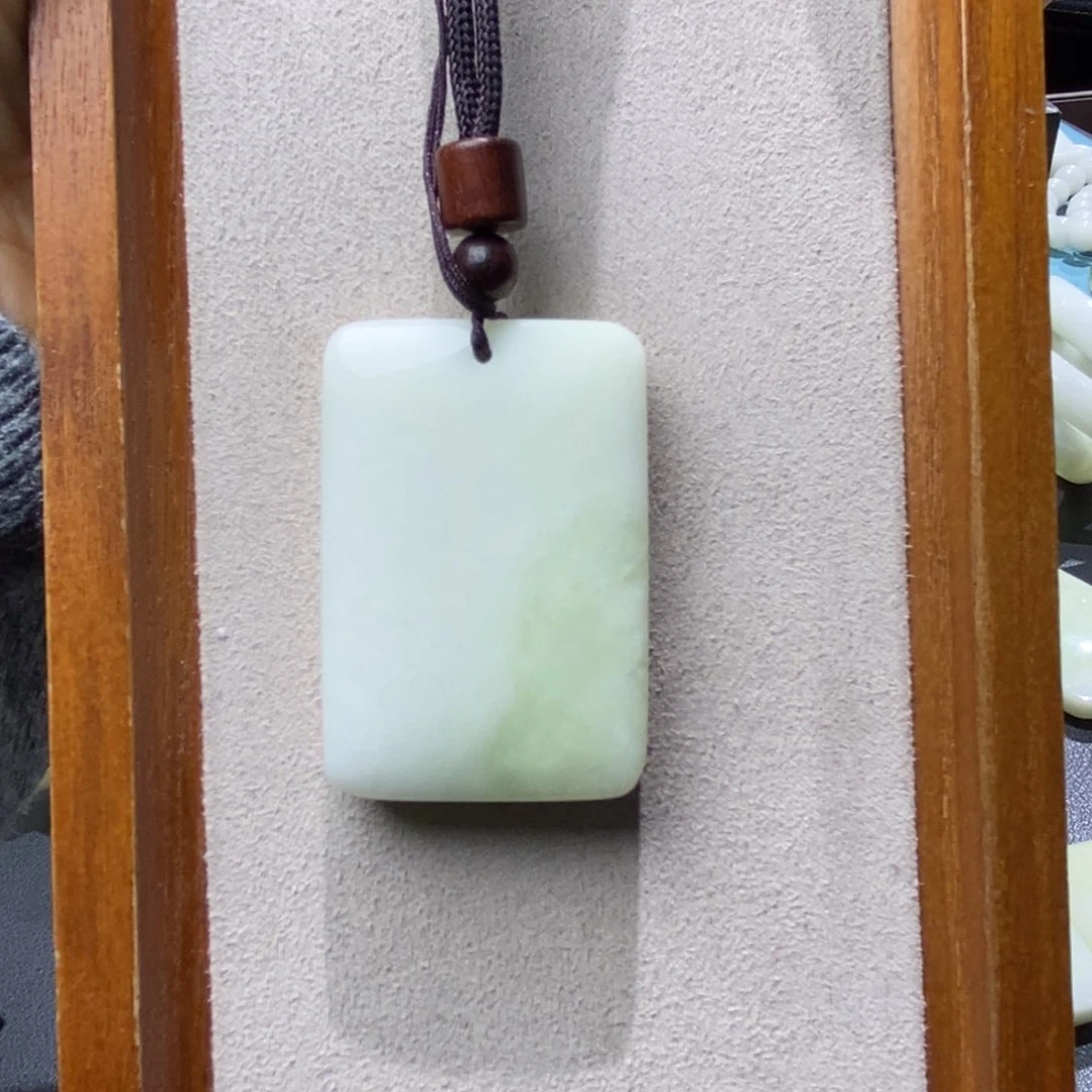 蓝田玉（蛇纹石化大理石玉）颈饰未镶嵌远*