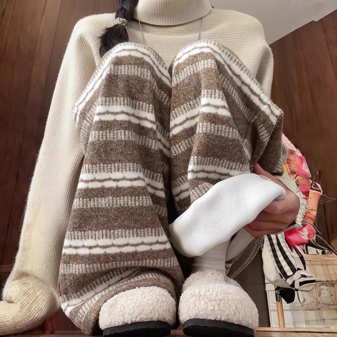 咖啡色加绒阔腿裤女秋冬2026新款宽松显瘦小个子垂感针织休闲裤子