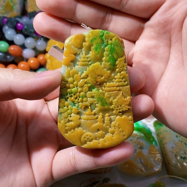 未镶嵌定制翡翠成**道翡翠山水牌