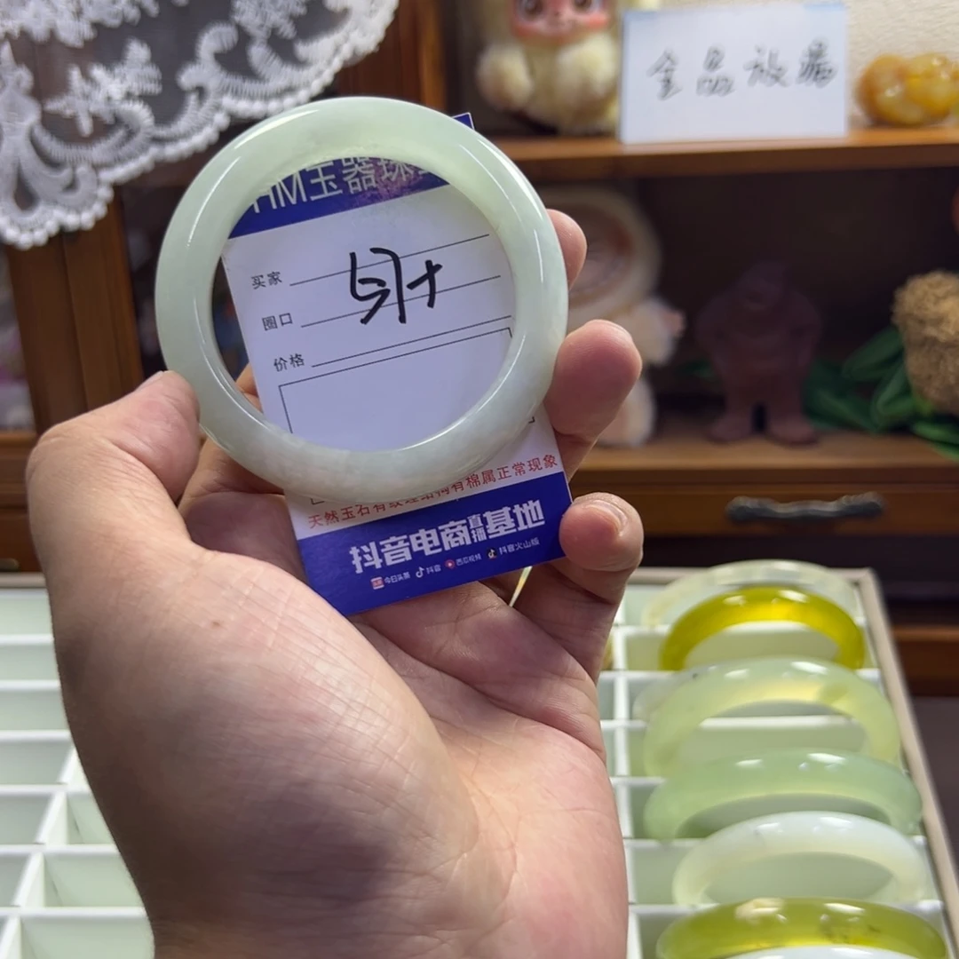 蛇纹石玉未镶嵌手镯313
