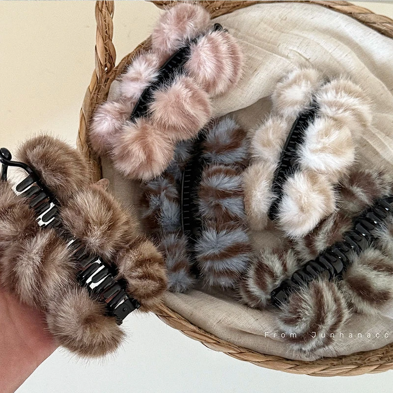 秋冬毛毛网红撞色香蕉夹精致毛绒抓夹饱满后脑勺低马尾夹发饰发夹