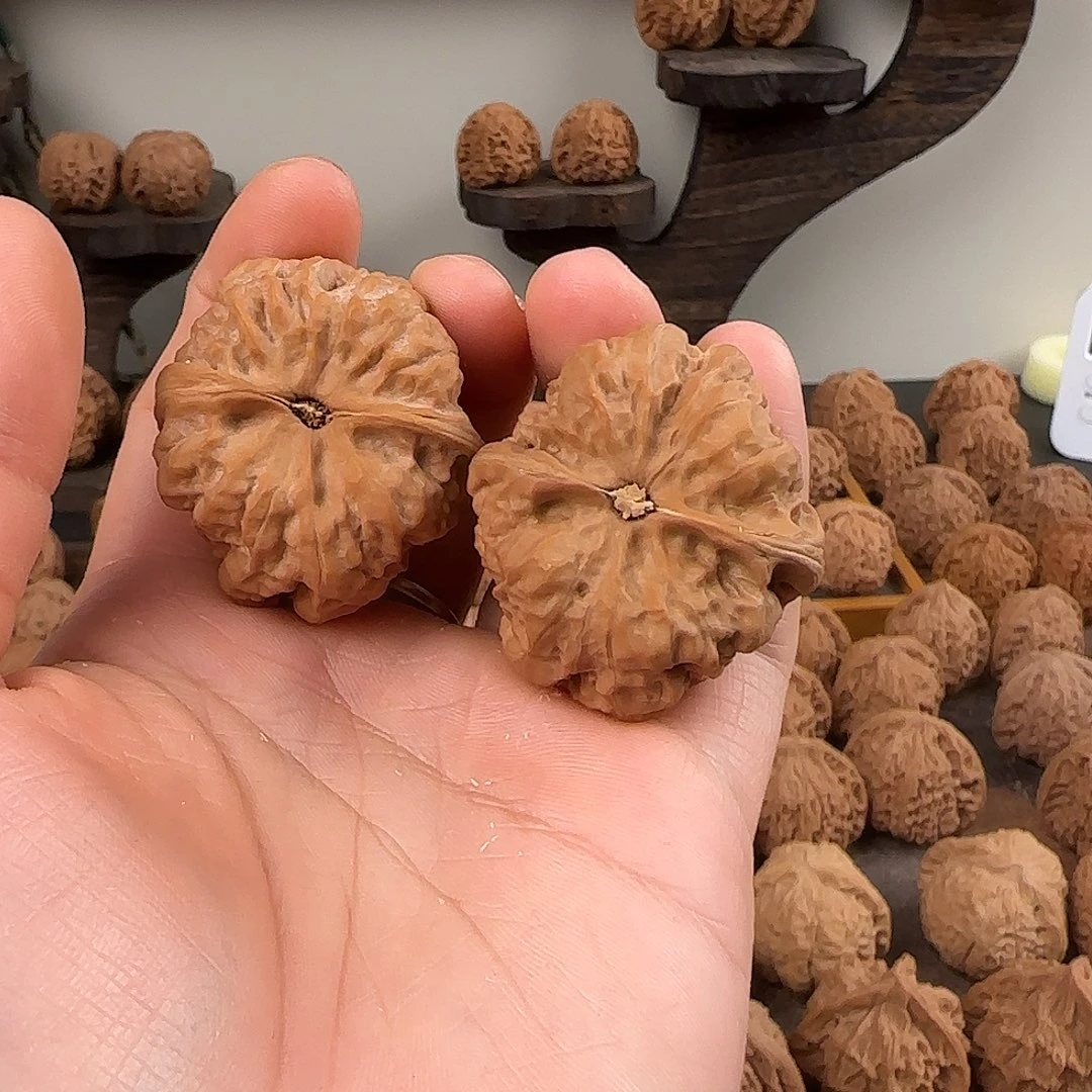 憨***人桃核吊坠微瑕蛤蟆头2652