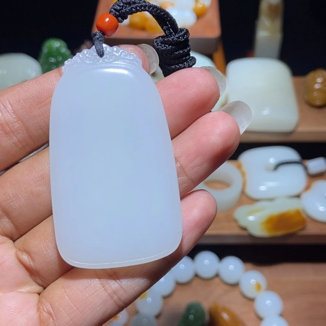 名***要和田玉未镶嵌颈饰