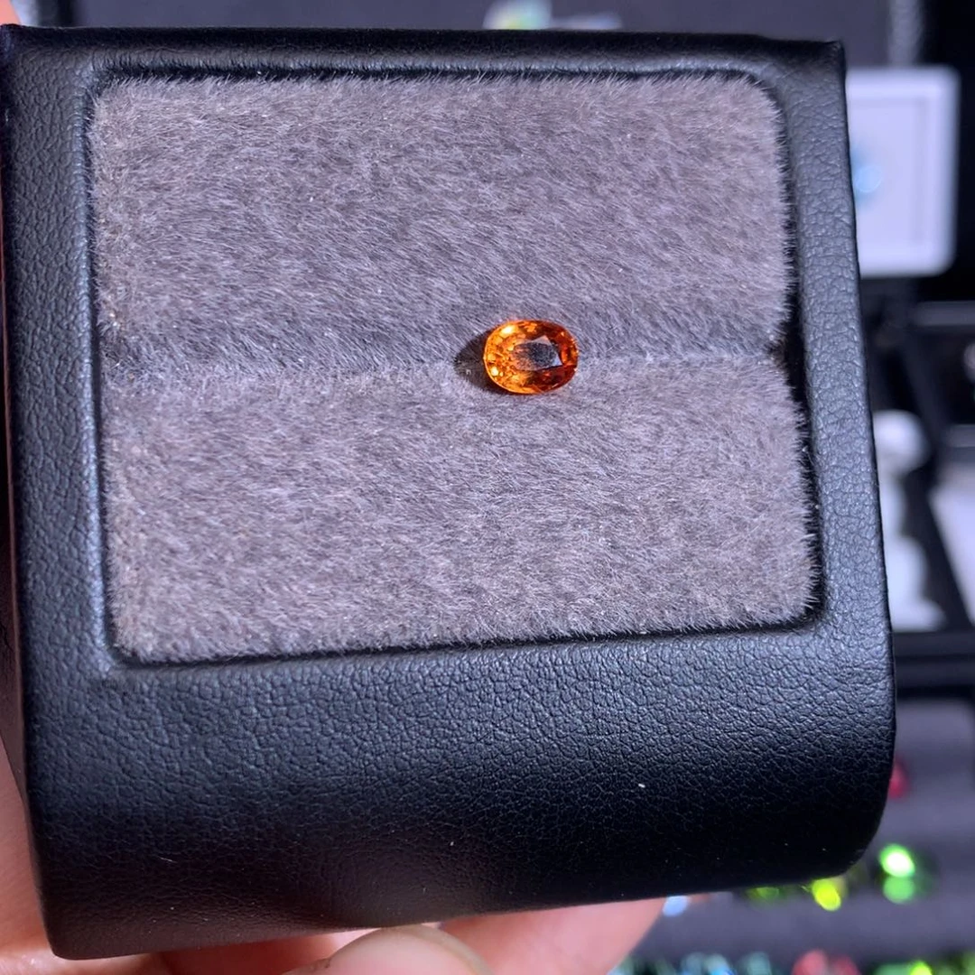 未镶嵌珠宝半成品石榴石（芬达石）0.99ct