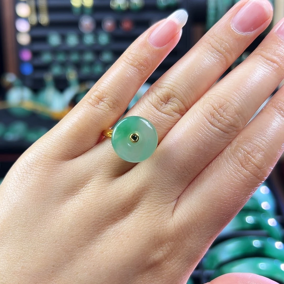 石英质玉未镶嵌颈饰