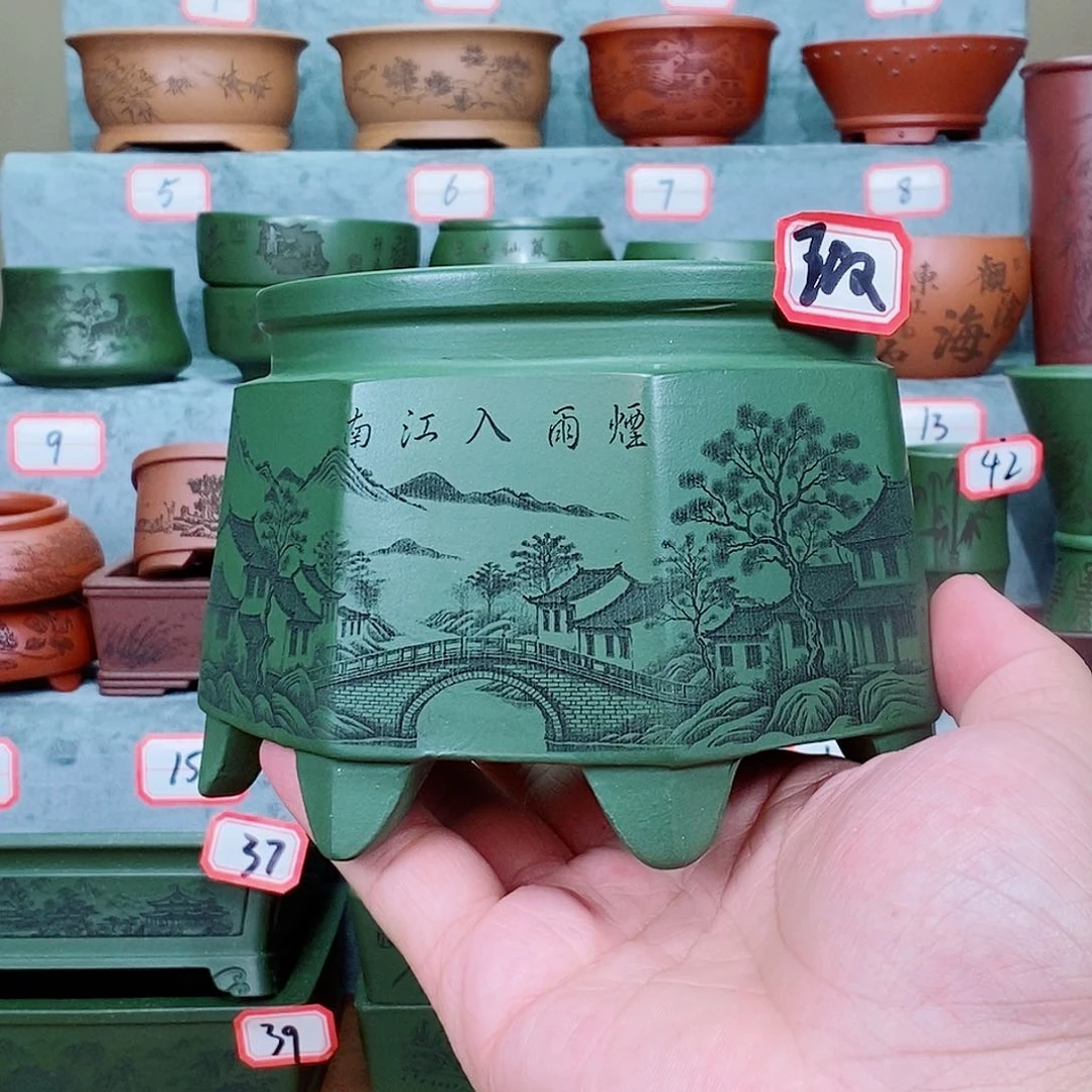 紫砂花盆我在看书