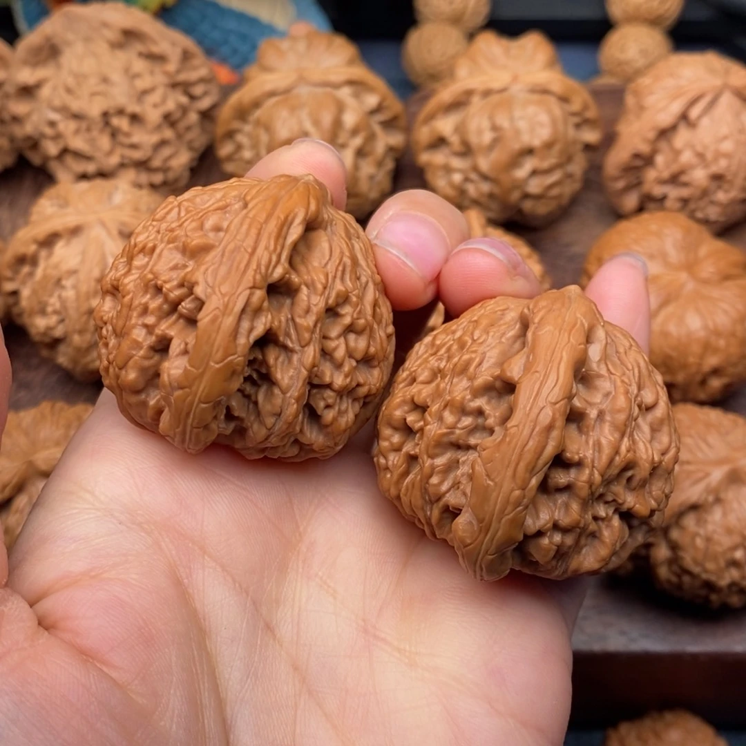 文玩核桃把件42狮虎兽，大粗棱