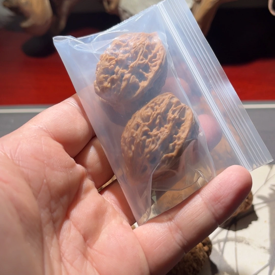 旅****文玩核桃吊坠33百年鸡心