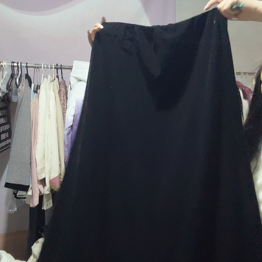 聚酯纤维3X 丝绒裙。