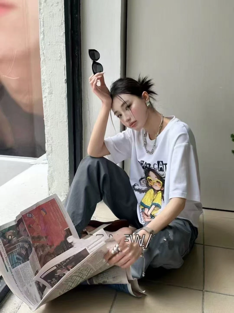 玲家精选2535款号卡通小女孩宽松T恤