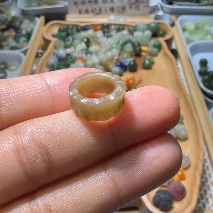 和田玉未镶嵌珠宝半成品