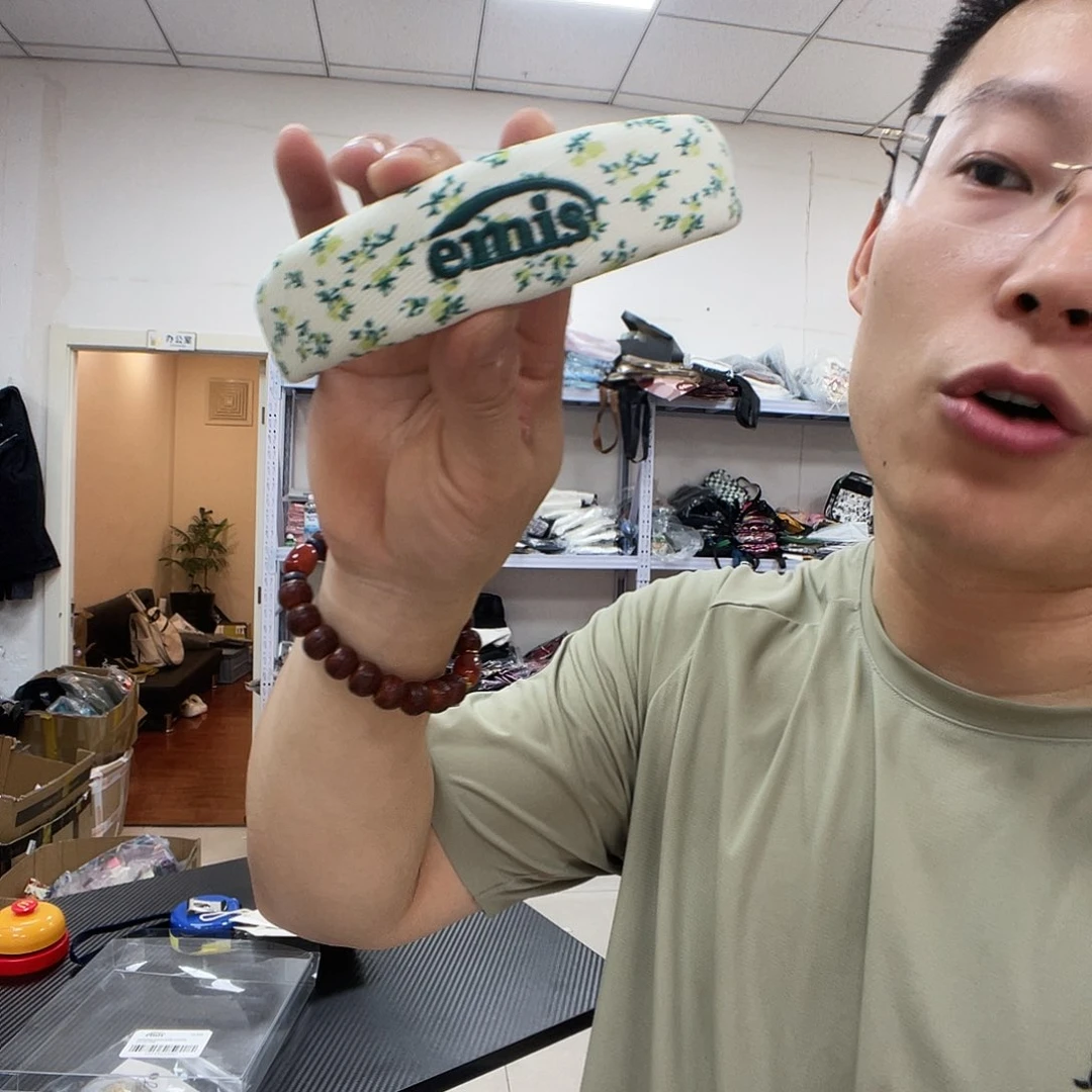PU化妆包等各种产品和