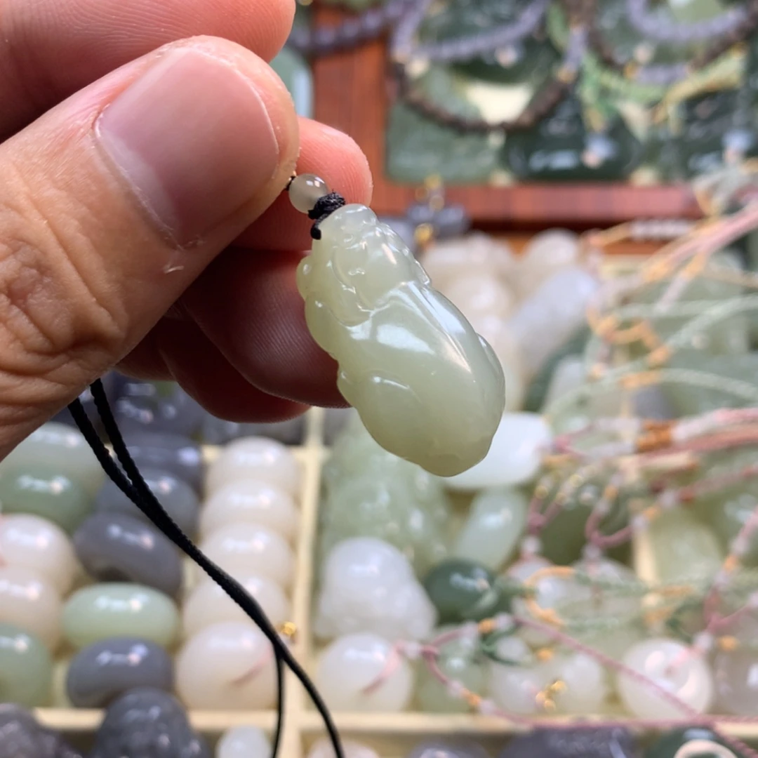 【闪购商品】颈饰未镶嵌和田玉