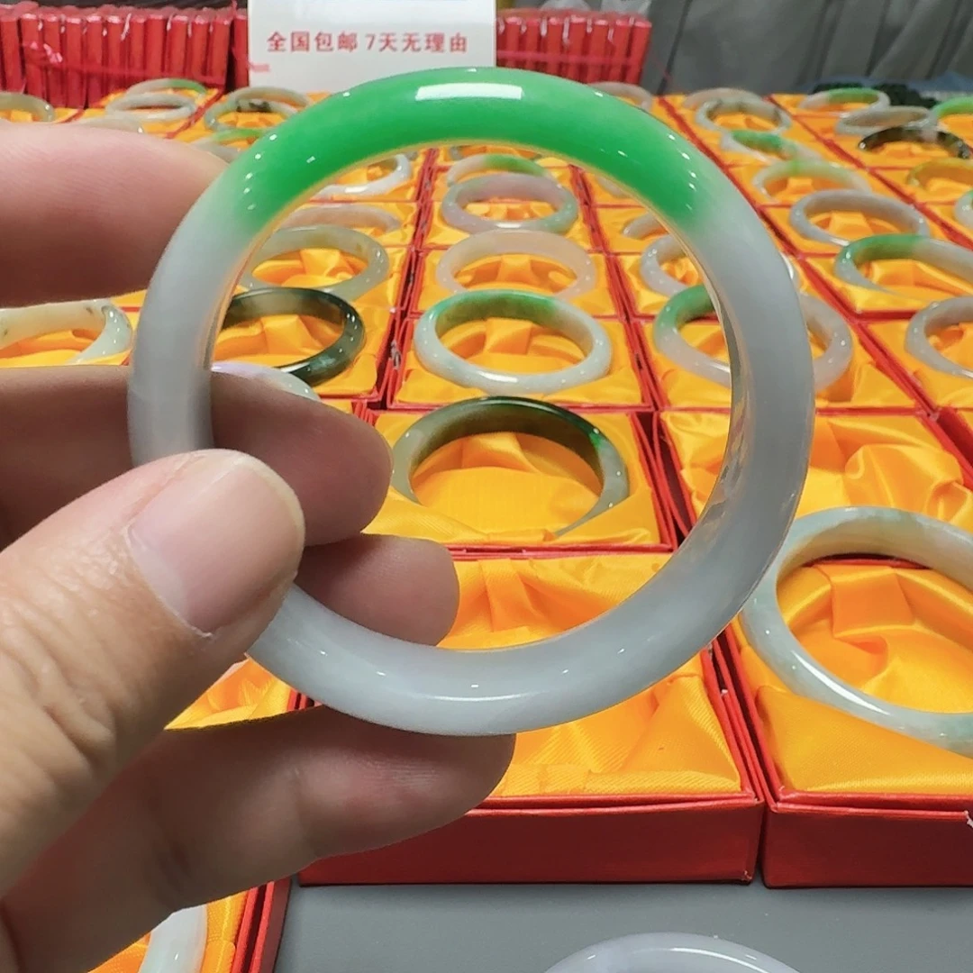翡翠未镶嵌手镯福利有包容