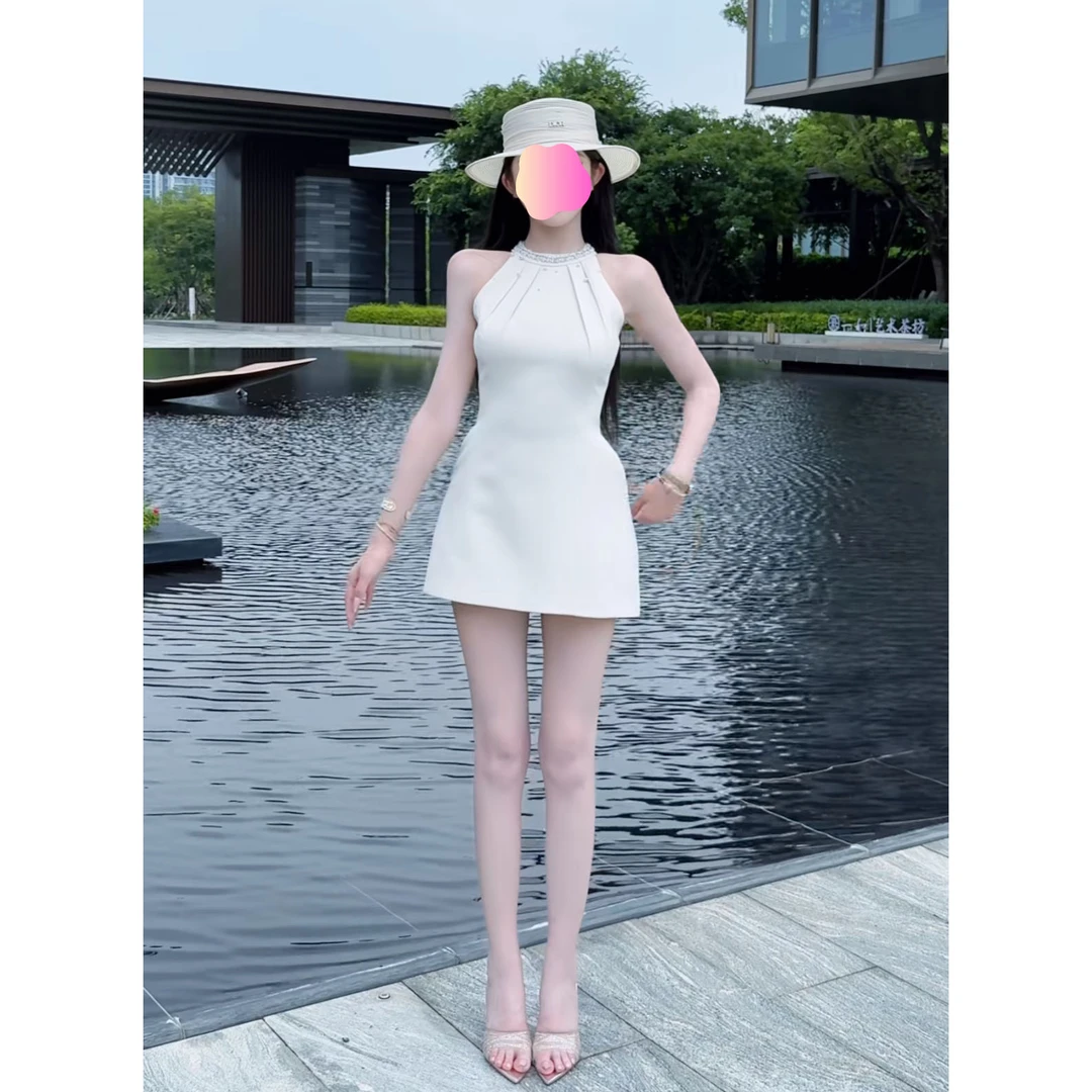 2025年夏季法式纯欲风气质显瘦无袖挂脖纯色短款连衣裙女