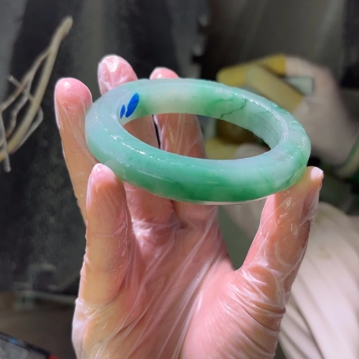 用***4石英质玉（非洲翠）未镶嵌手镯定制