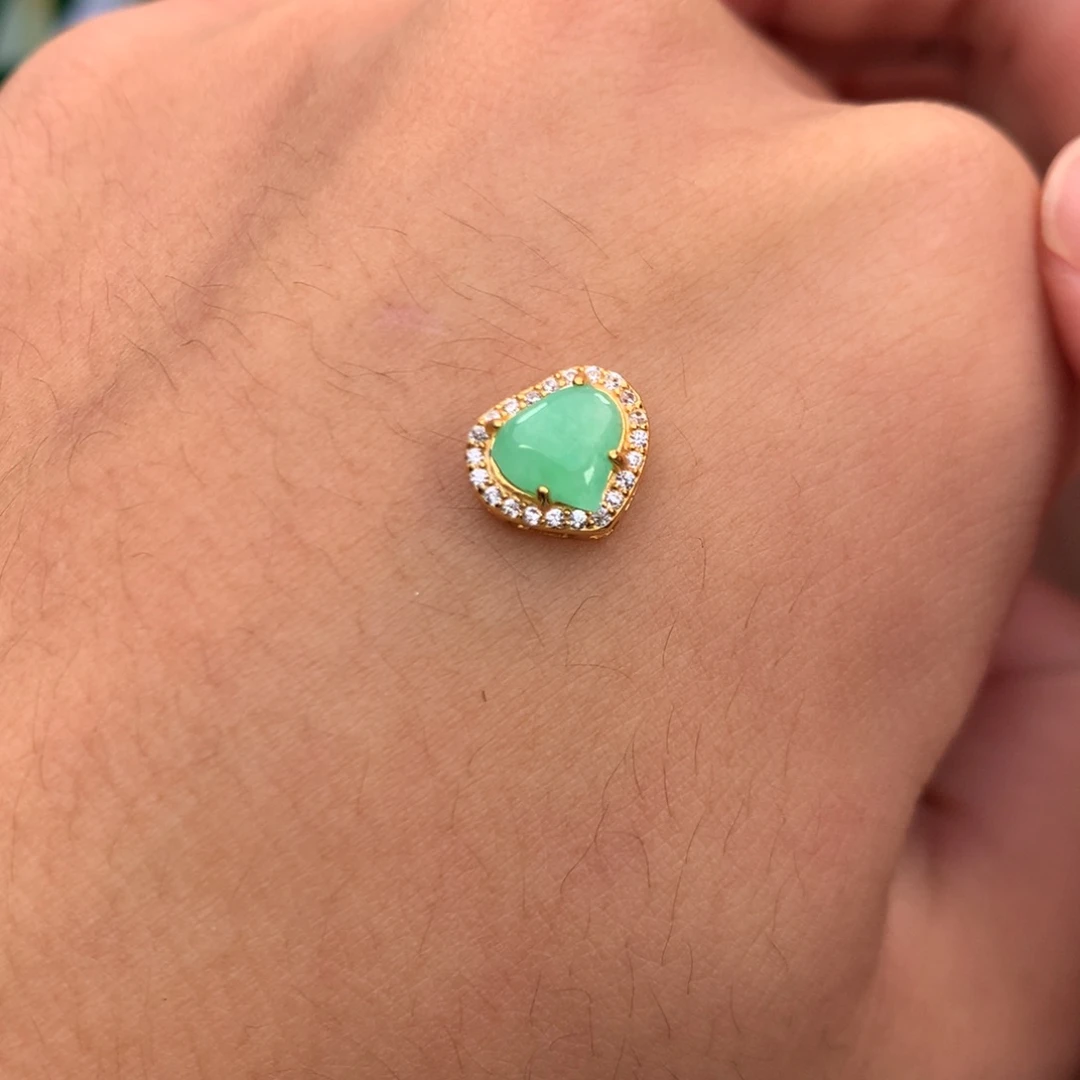 翡翠未镶嵌颈饰你是