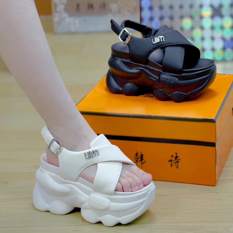 8cm小个子厚底罗马凉鞋女潮2025夏季超轻百搭一字扣增高休闲凉鞋