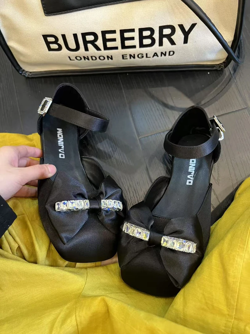 大金大码女鞋40-43一字水钻蝴蝶结凉鞋