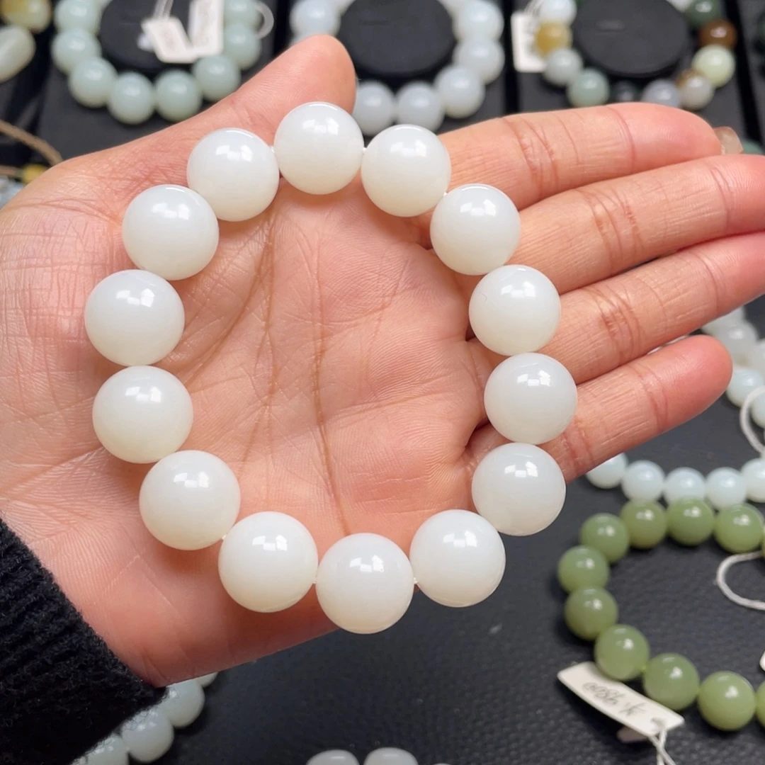 豪***林和田玉未镶嵌手链