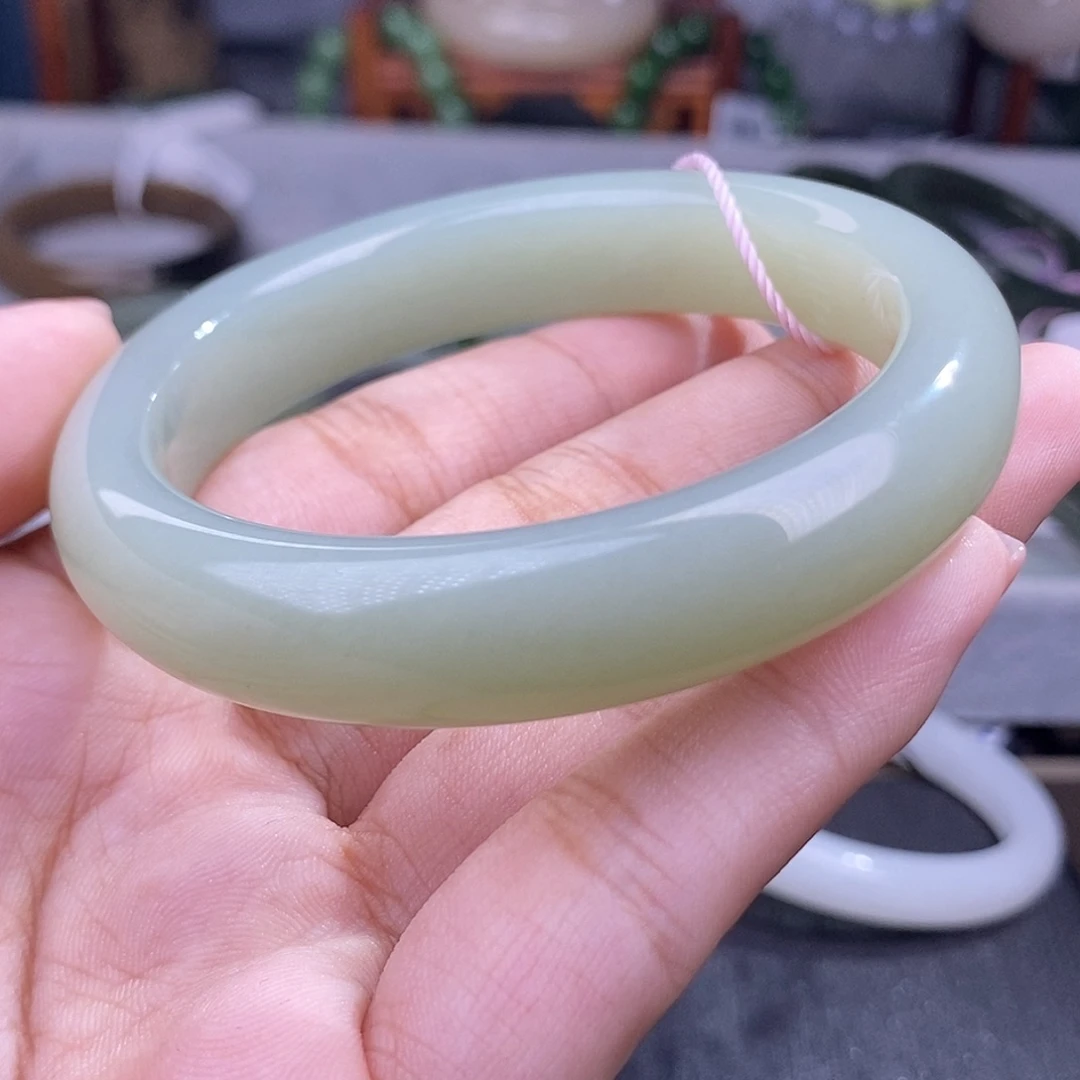 和田玉清货价手镯且末蓝56圈未镶嵌