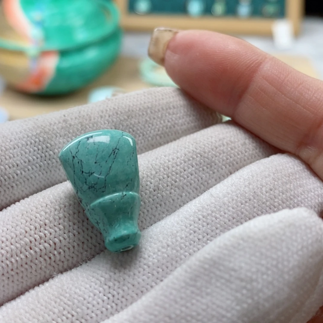 绿松石颈饰未镶嵌