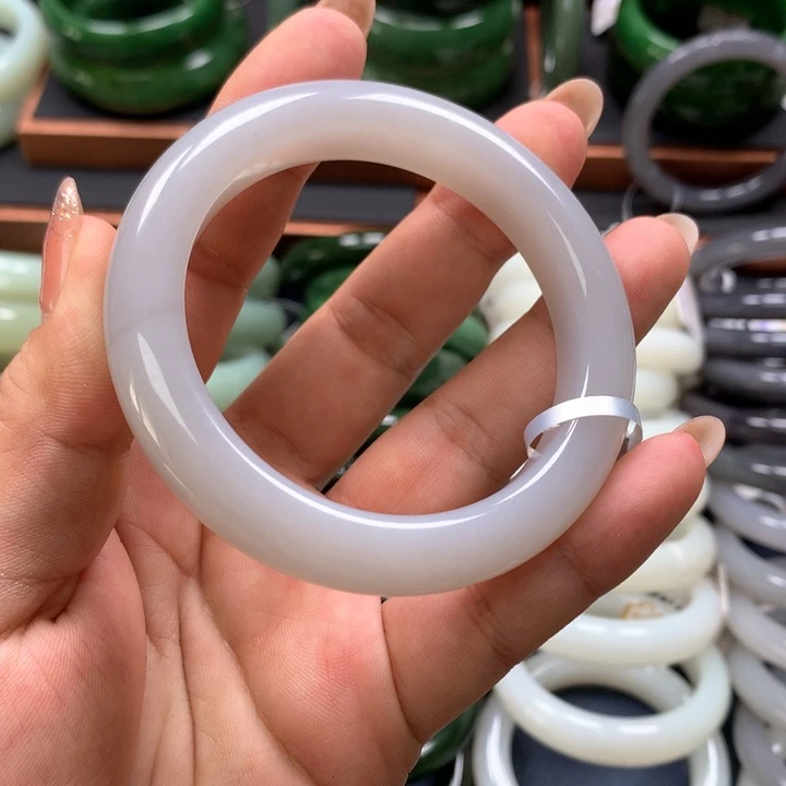 【闪购商品】未镶嵌手镯和田玉