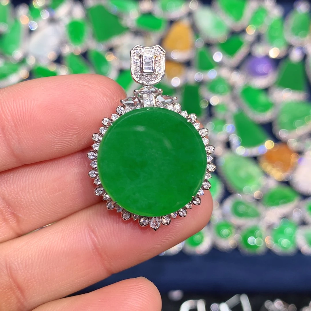 翡翠颈饰18K金镶嵌天然a货翡翠