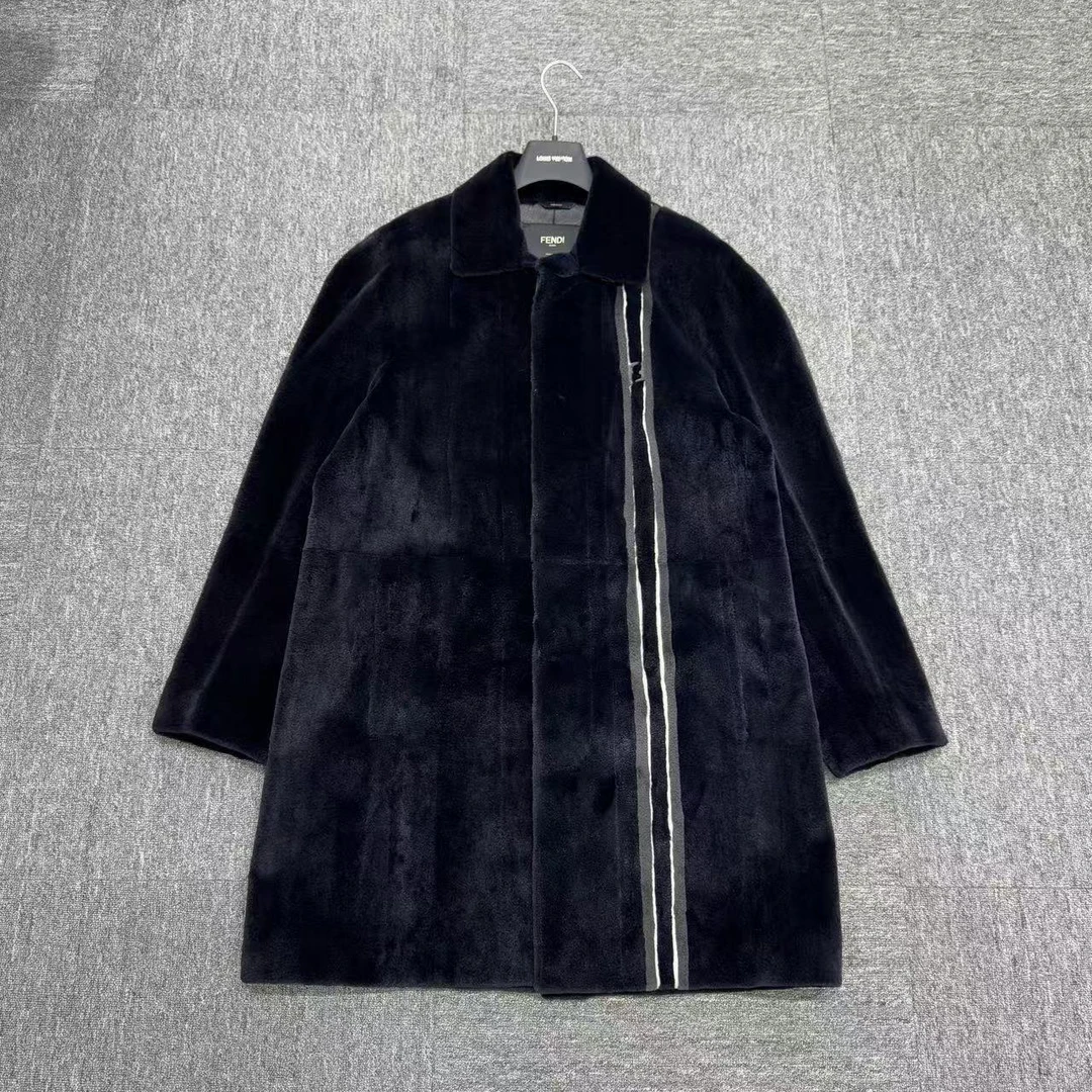 未使用 FENDI/芬迪 编码10225 水貂毛皮毛一体大衣 尺码：48码