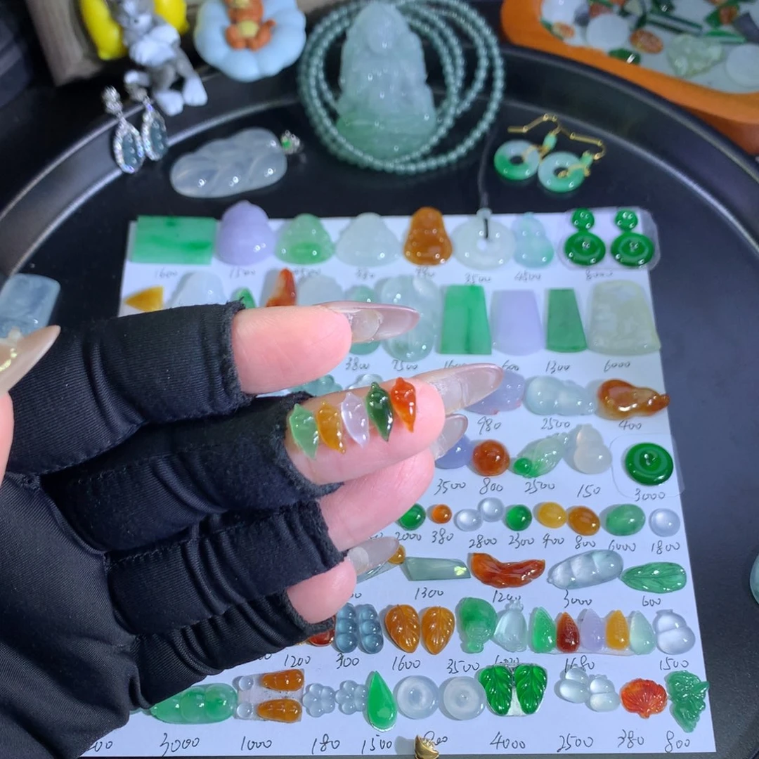 翡翠未镶嵌吊坠(不含链)五色辣椒