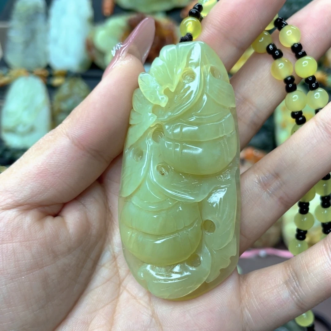 蛇纹石玉颈饰未镶嵌