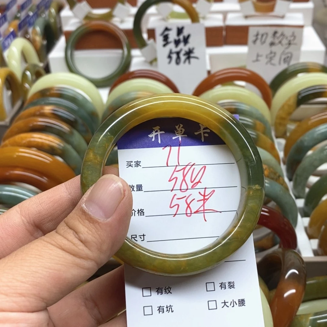 往****蛇纹石玉未镶嵌手镯