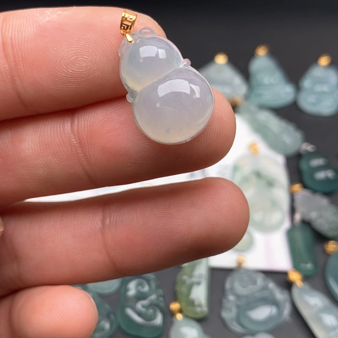 颈饰18K金镶嵌翡翠