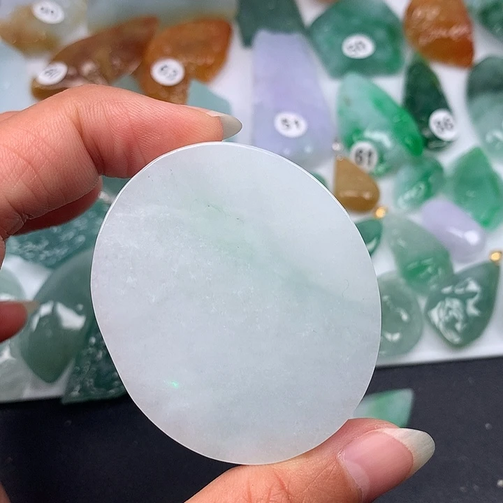 翡翠未镶嵌颈饰随型