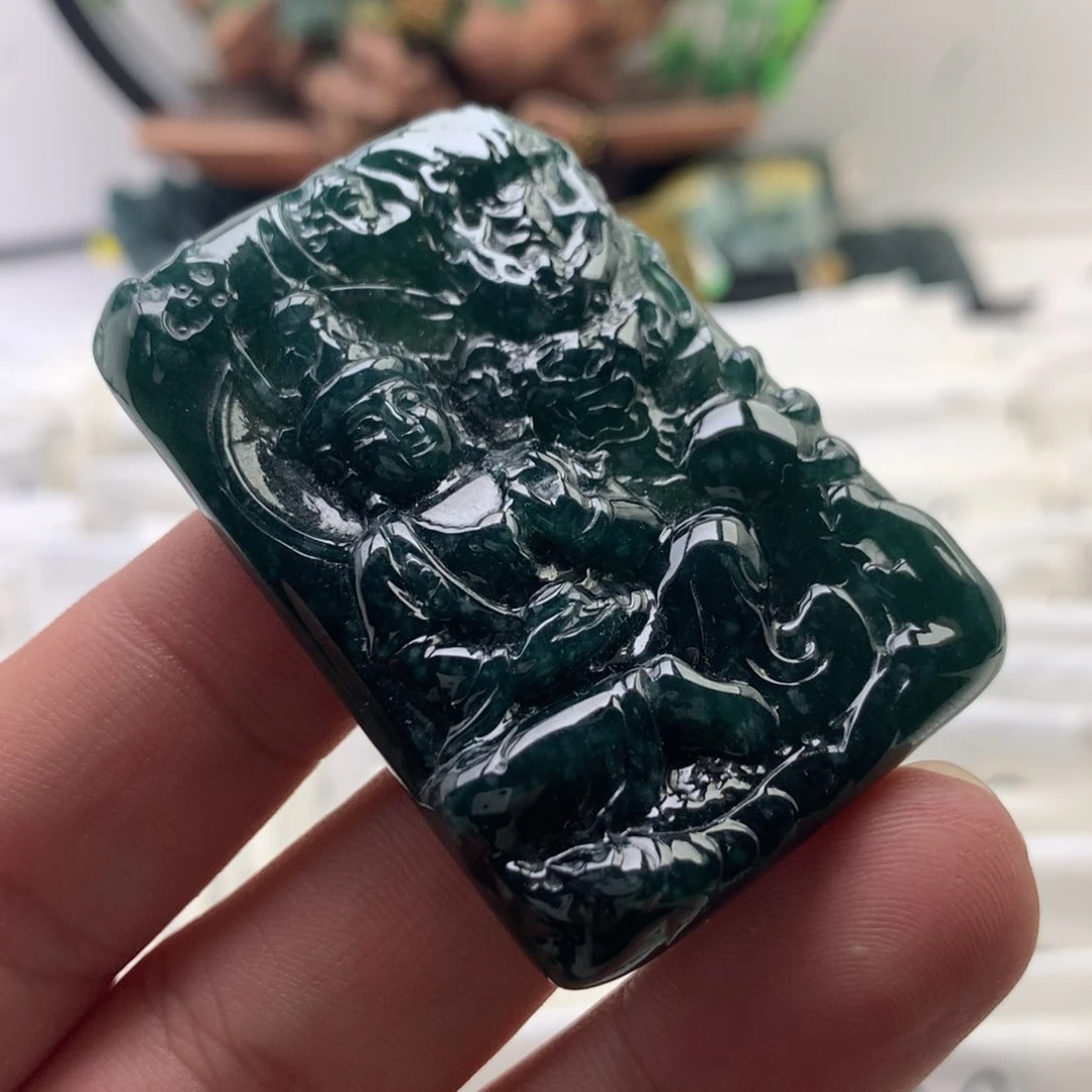 颈饰未镶嵌翡翠观音