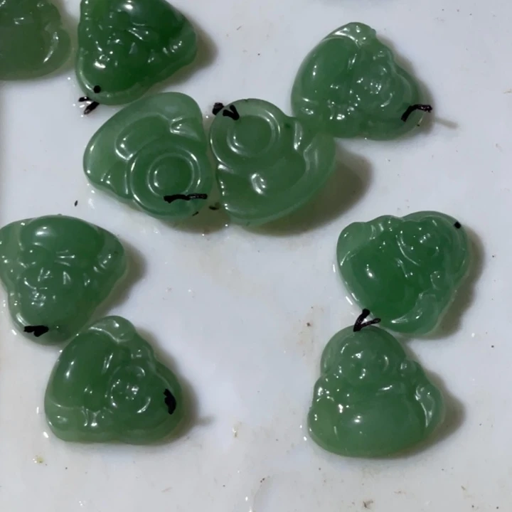 颈饰未镶嵌石英质玉