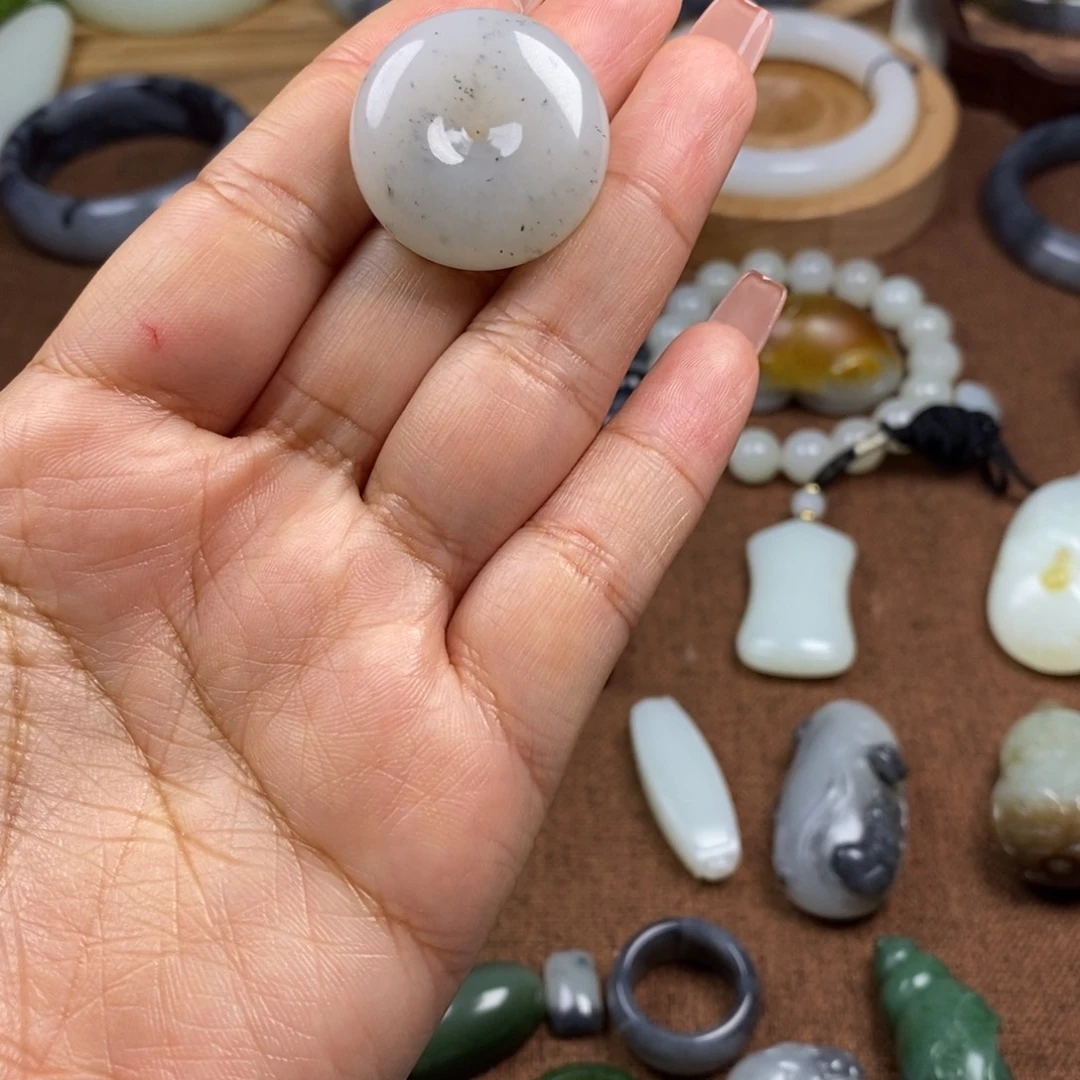 有***喵和田玉未镶嵌颈饰