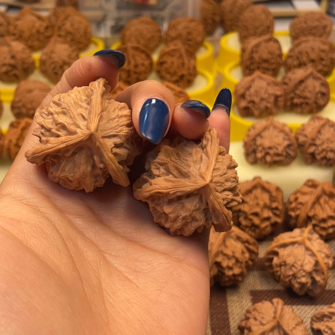 红***宇文玩核桃吊坠盘山三棱