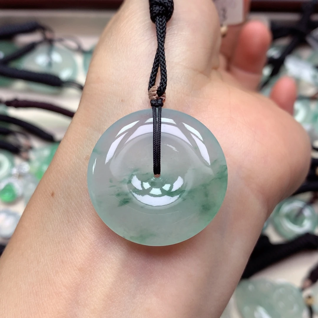 翡翠未镶嵌颈饰平安扣