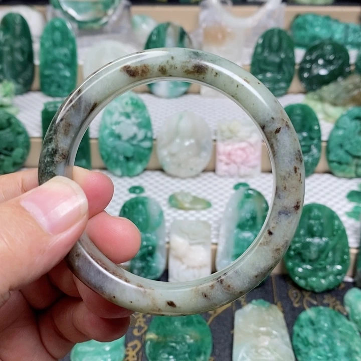 未镶嵌独山玉手镯