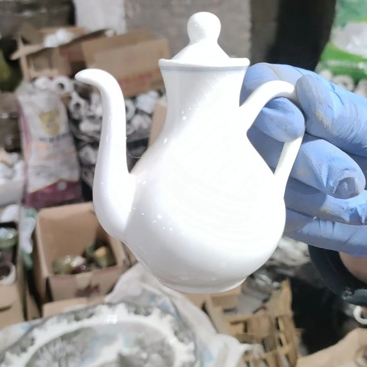 摆件盘子碗茶壶啥都有