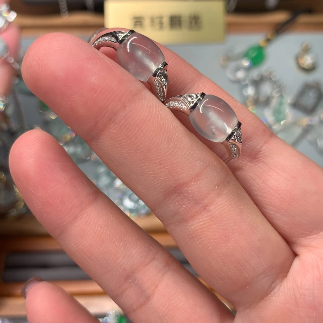 翡翠18K金镶嵌耳饰耳钉