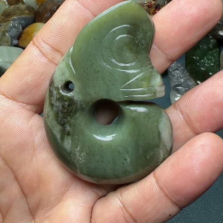 和田玉未镶嵌把件